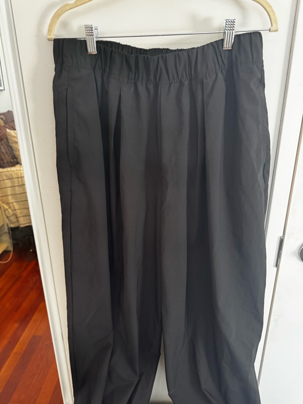 OFFLINE By Aerie Nice Moves Balloon Pant in Black - Picture 4 of 7